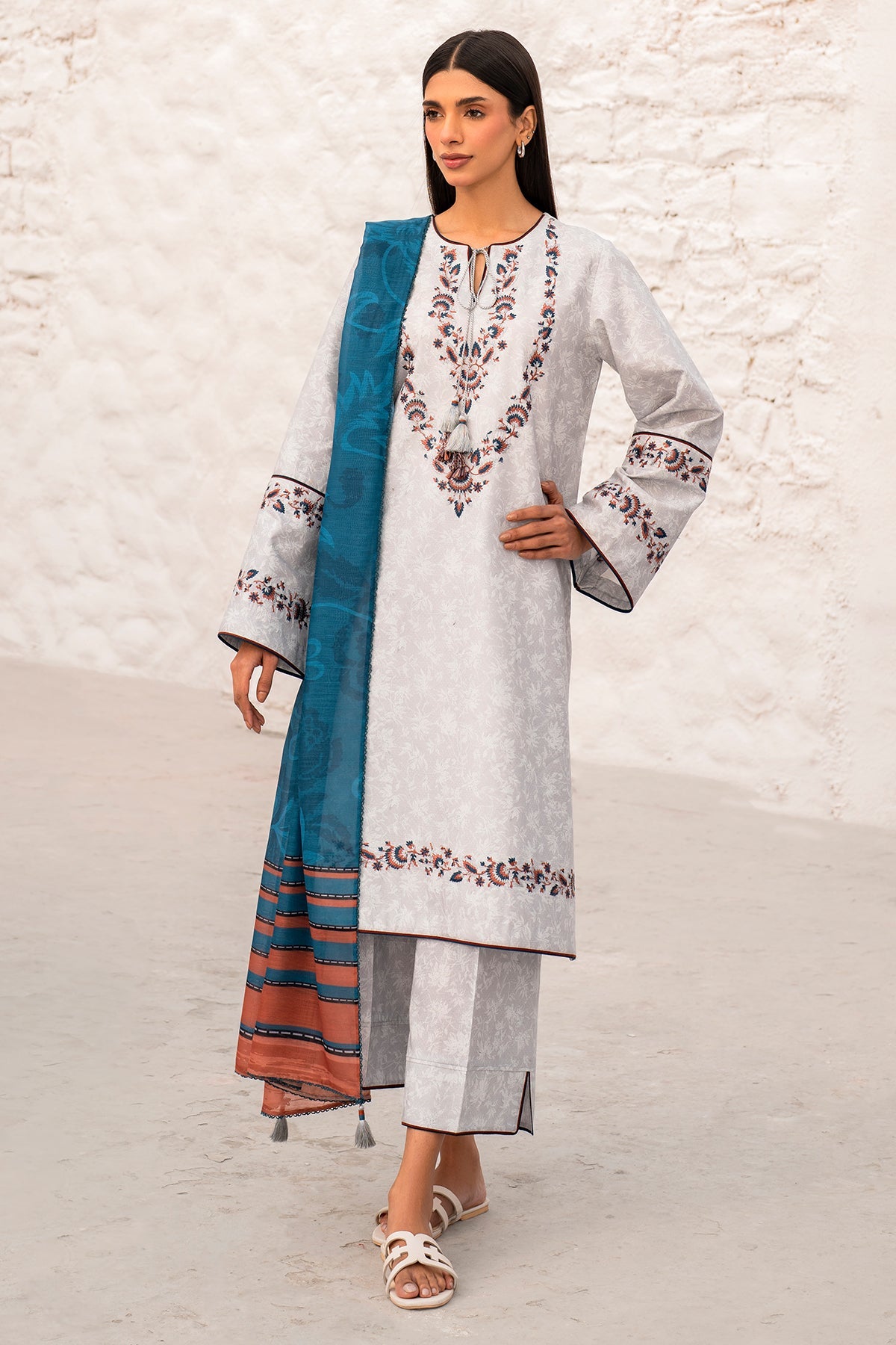 EMBROIDERED LAWN USE-9119