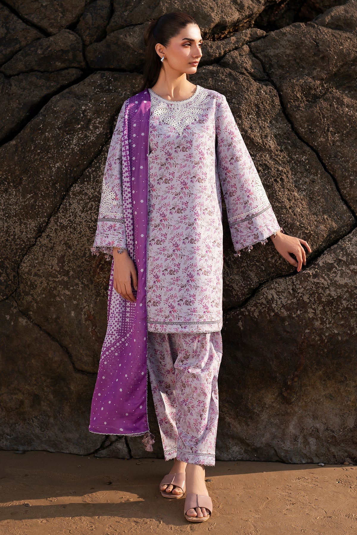 EMBROIDERED LAWN USE-9149