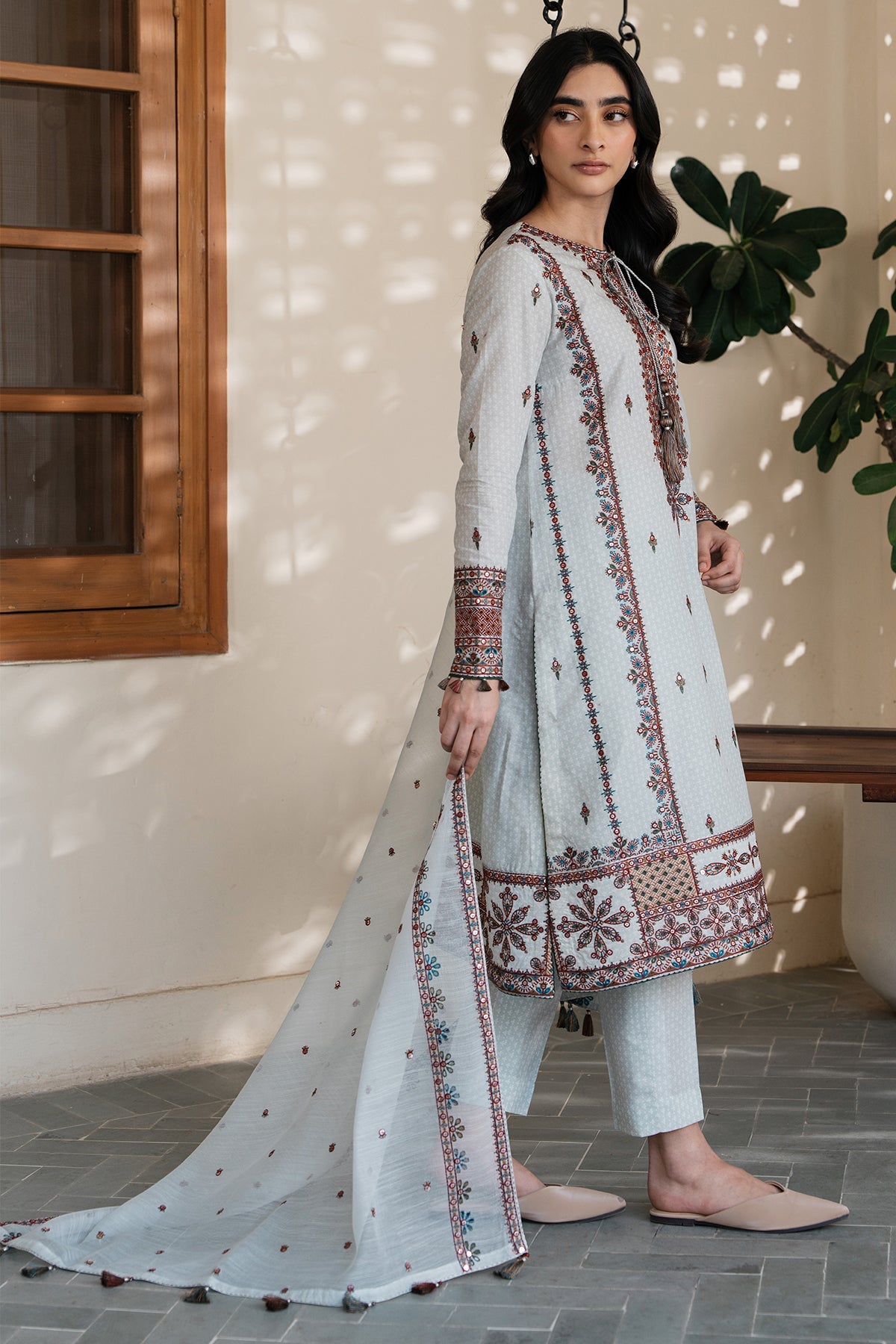 EMBROIDERED LAWN USE-9107