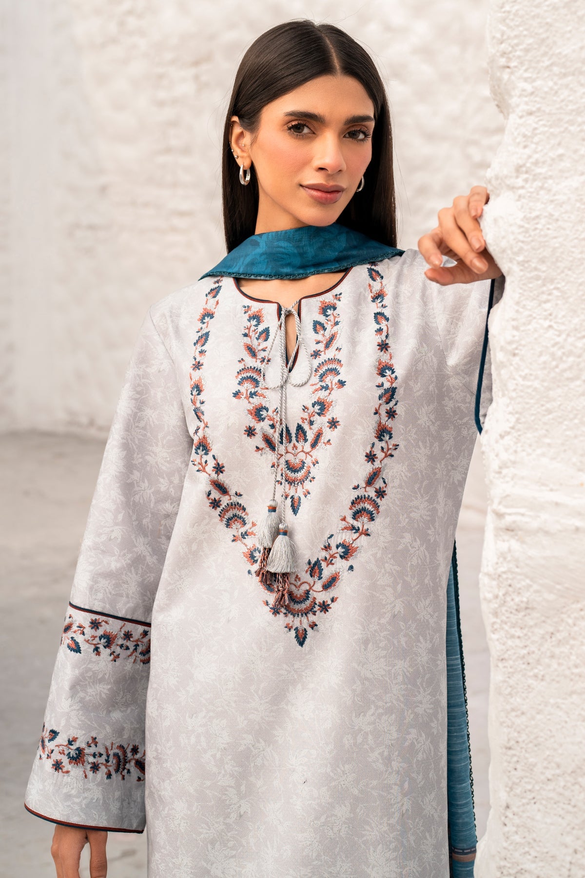 EMBROIDERED LAWN USE-9119