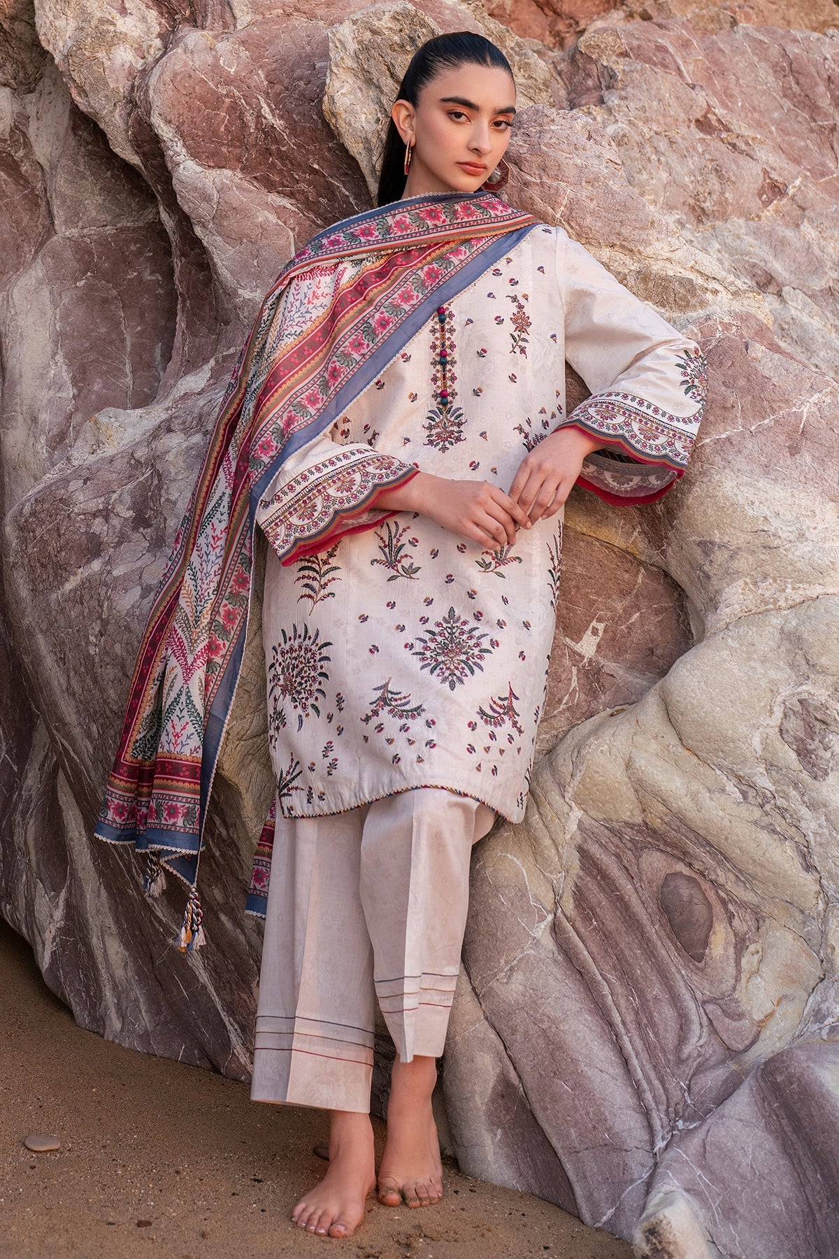 EMBROIDERED LAWN USE-9158