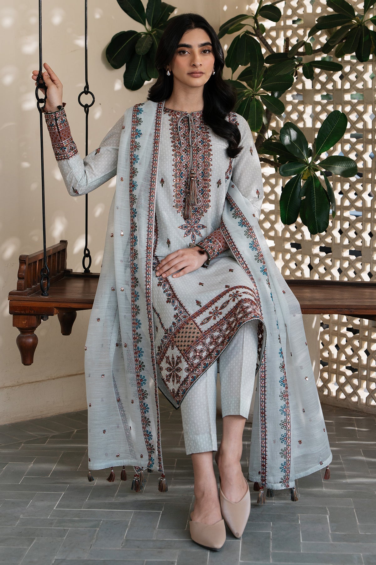 EMBROIDERED LAWN USE-9107