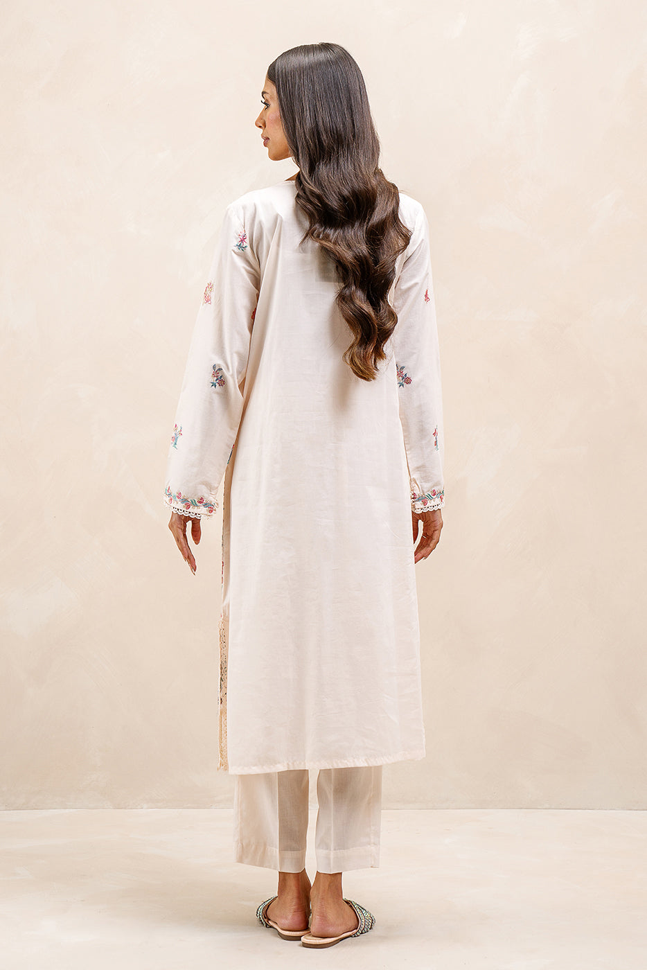 2 PIECE EMBROIDERED LAWN SUIT (LUXURY-PRET)