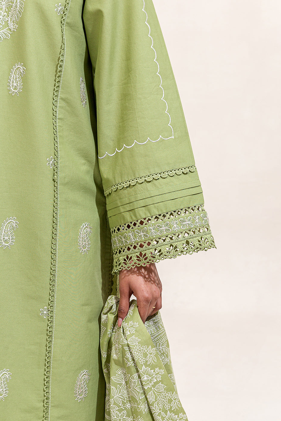 2 PIECE EMBROIDERED LAWN SUIT-KELLY GREEN (UNSTITCHED)