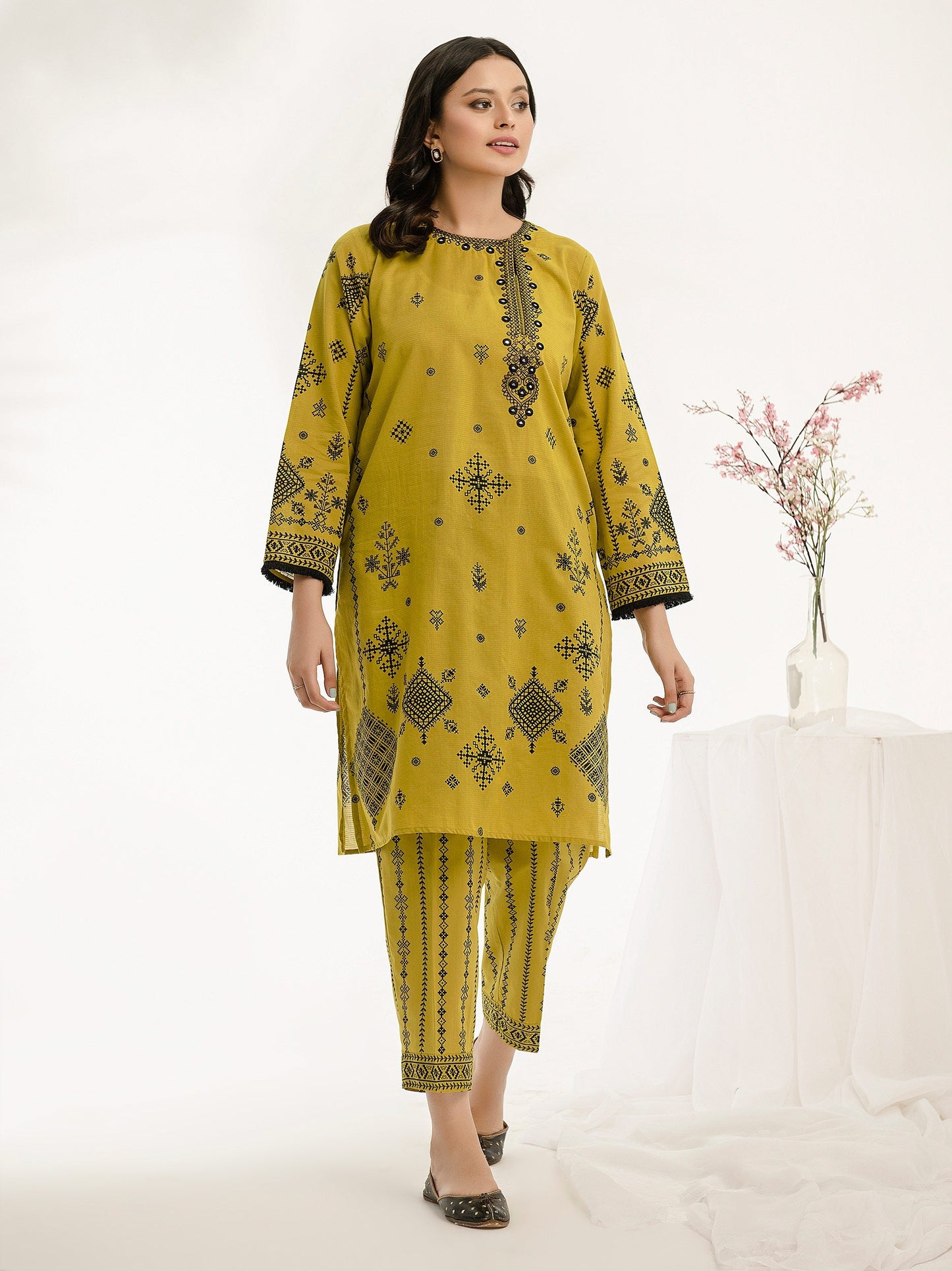 2 Piece Texture Lawn Suit-Embroidered (Pret)