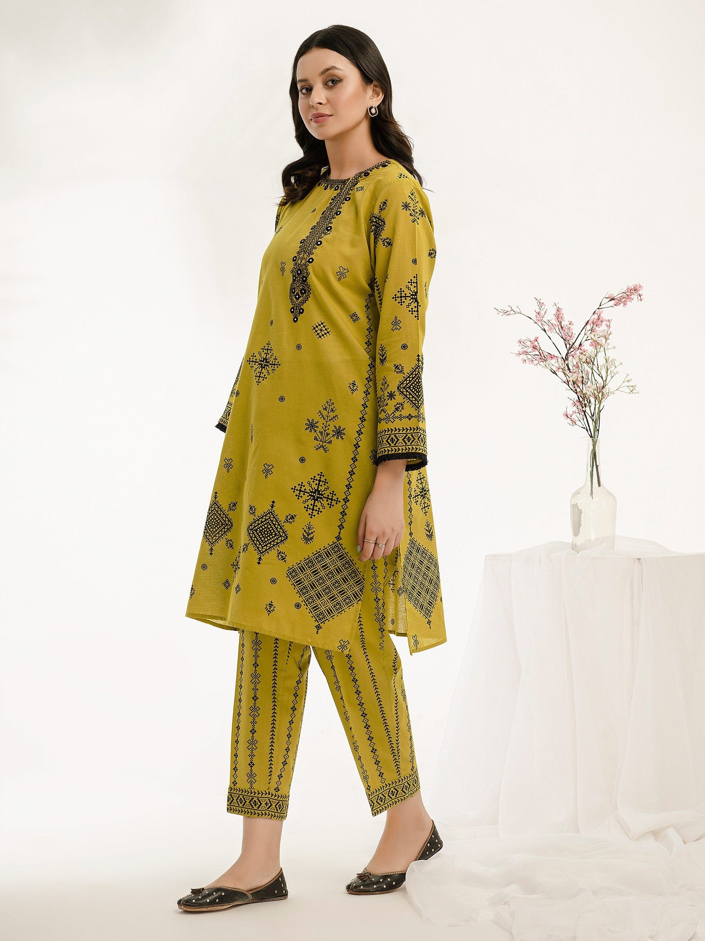 2 Piece Texture Lawn Suit-Embroidered (Pret)