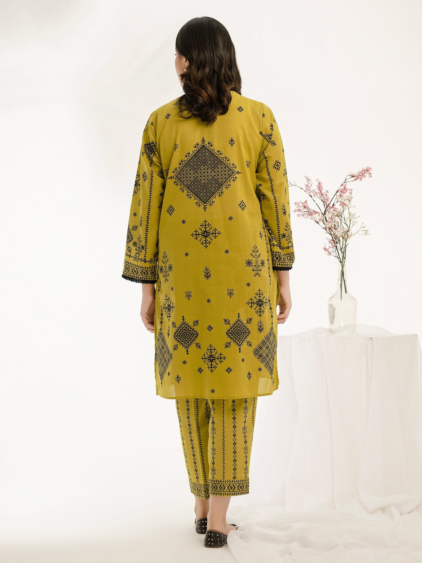 2 Piece Texture Lawn Suit-Embroidered (Pret)