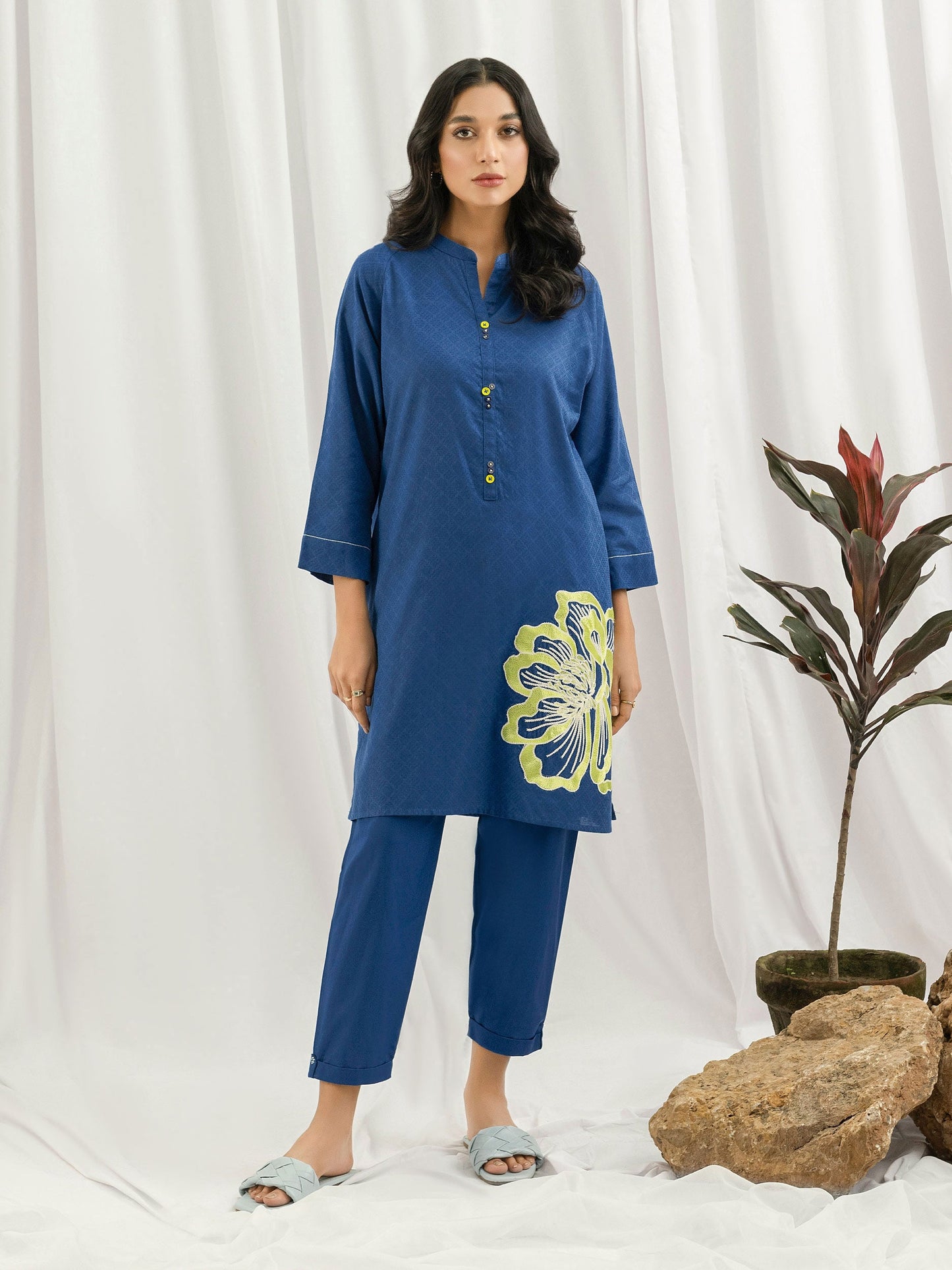 2 Piece Texture Lawn Suit- Embroidered (Pret)