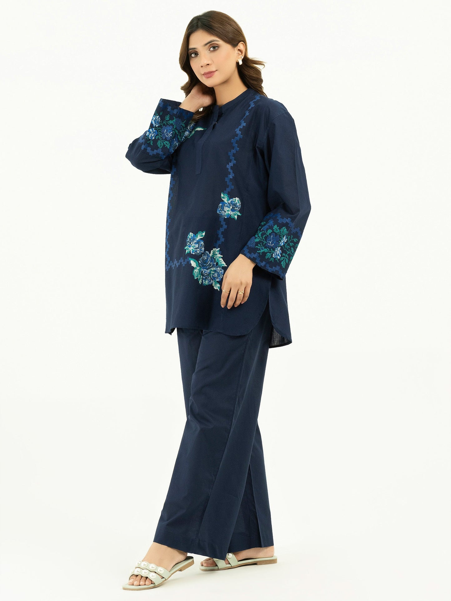 2 Piece Texture Lawn Suit-Embroidered (Pret)