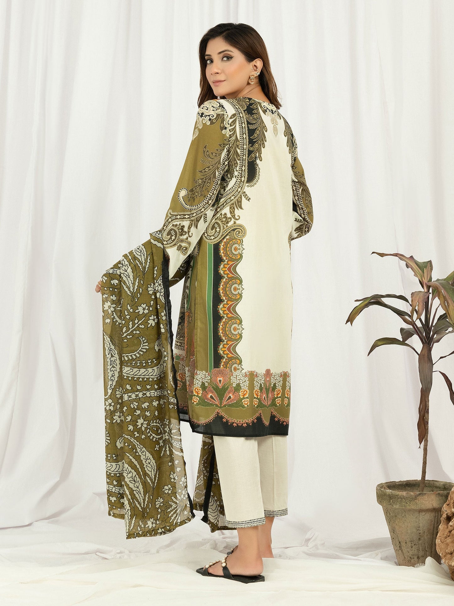 3 Piece Lawn Suit- Embroidered (Pret)