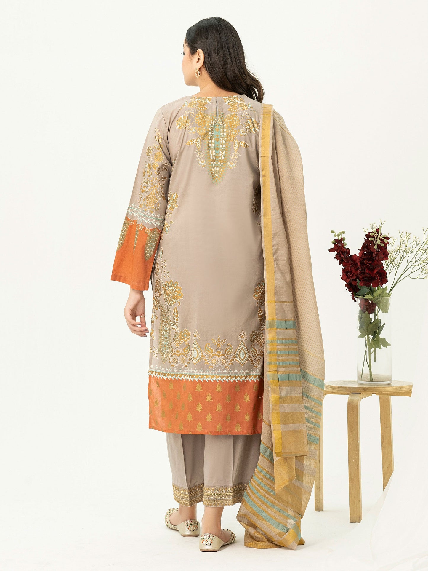 3 Piece Lawn Suit-Embroidered (Pret)