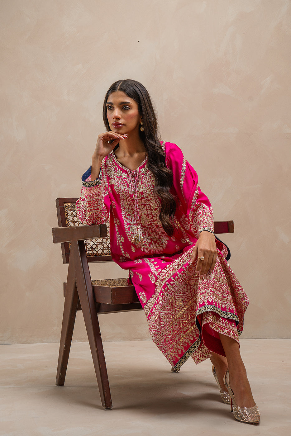 2 PIECE EMBROIDERED SILK SUIT (LUXURY-PRET)