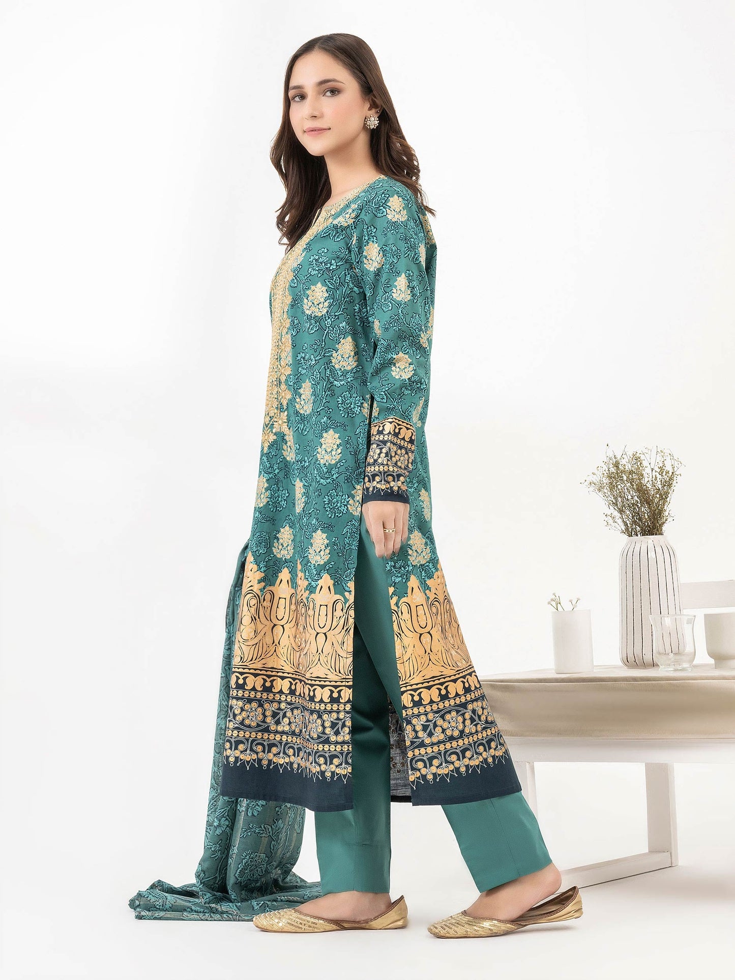 3 Piece Lawn Suit-Embroidered (Pret)