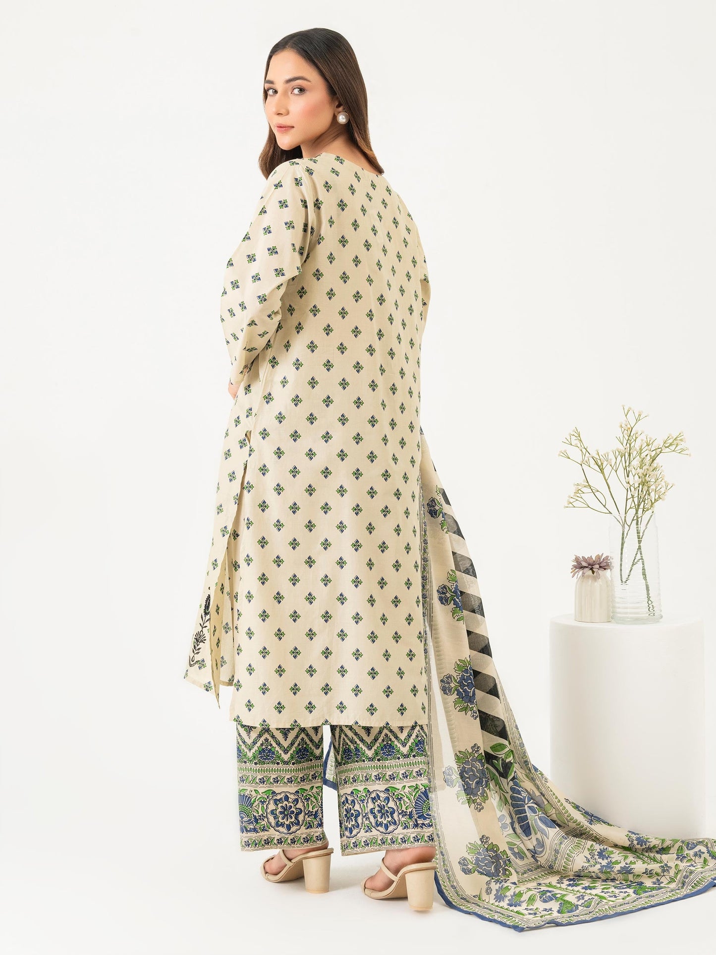 3 Piece Lawn Suit-Embroidered (Pret)