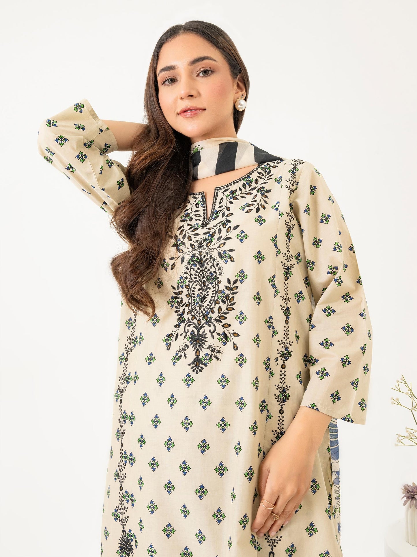 3 Piece Lawn Suit-Embroidered (Pret)