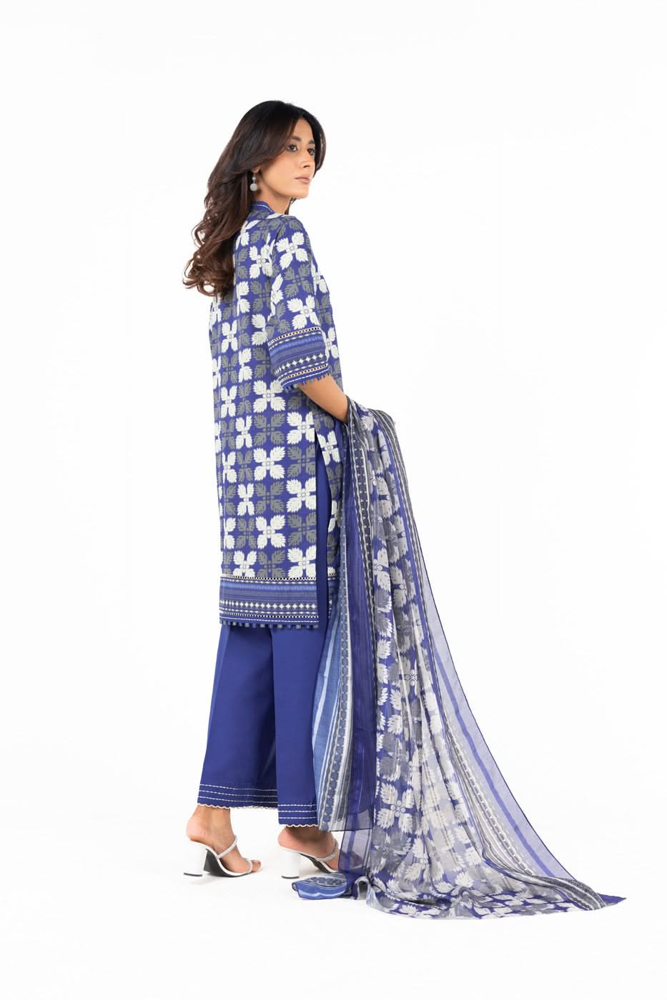 3 Piece  Printed Lawn Suit With Printed Zari Dupatta